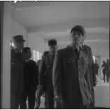 Birkadem. Les généraux Vezinet et Dunoyer de Segonzac, et monsieur Borderie, maire de Birkadem, visitant les bureaux du Foyer sportif.