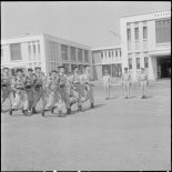 Défilé des troupes présidé par la musique de garnison.