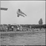 Epreuve de plongeon, opposant deux adjudants.