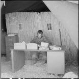 L'officier chef de la SAS (section administrative spécialisée) de Ouillen.