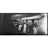 CRP, gare de la Chapelle. Déjeuner offert à l'arrivée des grands blessés rentrant d'Allemagne. [légende d'origine]