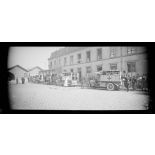 CRP, gare de la Chapelle. Après le déjeuner, le départ pour le Grand Palais. [légende d'origine]
