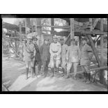 [Verberie. Service routier ; transbordeur Dessoliers pour la manutention des pierres (au milieu, au premier plan commandant Dessoliers).]