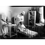 Toul (Meurthe-et-Moselle). Asile de Luxembourg. Croix-Rouge américaine. Pansement des yeux. [légende d'origine]