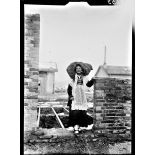 Toul (Meurthe-et-Moselle). Asile de Luxembourg. Croix-Rouge américaine. Une Alsacienne en costume national. [légende d'origine]