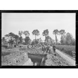 Oudezeele, soldats anglais creusant des tranchées de repli. 1-6-18 [légende d'origine]