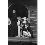 La messe dans l'église bondée du village des lépreux à Djiring.