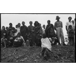 Habitants des alentours venus assister à l'inauguration de la léproserie de Djiring.