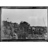 Ravin de Valadja (Macédoine). Visite médicale à un poste de secours du 1er régiment d'infanterie coloniale. [légende d'origine]
