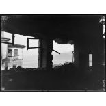 Au bord du lac d'Ochrida. Le piton bulgare vu des ruines du Monastère de Saint-Naoum. [légende d'origine]