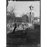 Au bord du lac d'Ochrida. La chapelle du Monastère de Saint-Naoum après le bombardement du 26 janvier 1918. [légende d'origine]