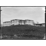 Au bord du lac d'Ochrida. Le Monastère de Saint-Naoum ; côté sud. [légende d'origine]