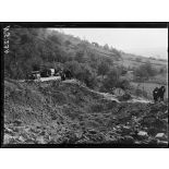 Laon (Aisne). Aux environs de la ville, entonnoir creusé par l'explosion d'une mine allemande. [légende d'origine]