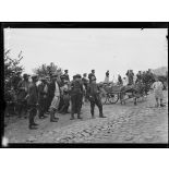 Laon (Aisne). Le ravitaillement de la population, arrivée des premiers pains français. [légende d'origine]