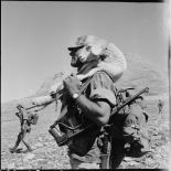 Le sergent Maillot du 3e régiment de parachutistes coloniaux lors de l'opération K1 dans la vallée de l'Oued-Merza.