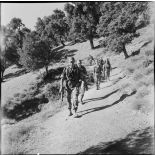 En opération avec le 3e régiment de parachutistes coloniaux dans la zone de l'Oued Merza.
