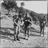 En opération avec le 3e régiment de parachutistes coloniaux dans la zone de l'Oued Merza.