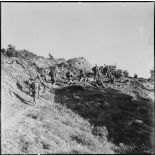 En opération avec le 3e régiment de parachutistes coloniaux dans la zone de l'Oued Merza.