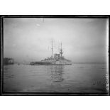 Tarente. Le [illisible] III en rade. [légende d'origine]