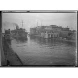 [Un navire entre dans la rade de Tarente.]