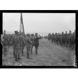 Camp de Lembet (partie ouest du camp de Zeitenlik). Les généraux Sarrail et Mahon quittant le terrain de la revue. [légende d'origine]