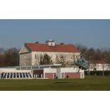 Arrivée d'un Fennec de l'armée de l'Air au-dessus de l'ECPAD.