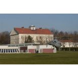 Arrivée d'un Fennec de l'armée de l'Air au-dessus de l'ECPAD.