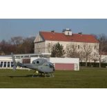 Arrivée d'un Fennec de l'armée de l'Air au-dessus de l'ECPAD.