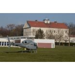 Arrivée d'un Fennec de l'armée de l'Air au-dessus de l'ECPAD.