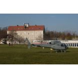 Arrivée d'un Fennec de l'armée de l'Air au-dessus de l'ECPAD.