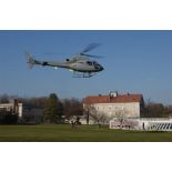 Arrivée d'un Fennec de l'armée de l'Air au-dessus de l'ECPAD.