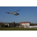 Arrivée d'un Fennec de l'armée de l'Air au-dessus de l'ECPAD.