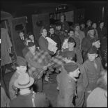 Arrivée des blessés d'Indochine à Orly.