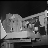 Arrivée des blessés d'Indochine à Orly.