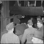 Arrivée des blessés d'Indochine à Orly.