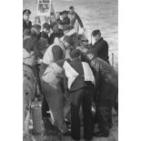 Préparation d'un dragage à influence à bord d'un dragueur de mines de la Kriegsmarine.