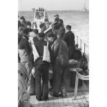 Préparation d'un dragage à influence à bord d'un dragueur de mines de la Kriegsmarine.