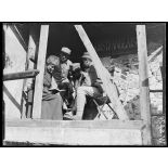 Breuil-le-Sec. (Oise). Foyer du soldat, oeuvre de Miss Hackett. La leçon d'anglais. [légende d'origine]