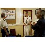 Le colonel Didier Laumont présente le dispositif Harpie au ministre des Outre-mer Victorin Lurel à la caserne du groupement de gendarmerie de Cayenne, en Guyane française.