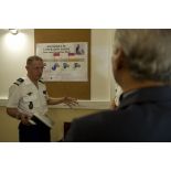 Le colonel Didier Laumont présente le dispositif Harpie au ministre des Outre-mer Victorin Lurel à la caserne du groupement de gendarmerie de Cayenne, en Guyane française.