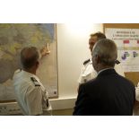 Le colonel Didier Laumont présente le dispositif Harpie au ministre des Outre-mer Victorin Lurel à la caserne du groupement de gendarmerie de Cayenne, en Guyane française.