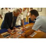 Un commandant de gendarmerie présente des clichés de sites d'orpaillage au ministre des Outre-mer Victorin Lurel à la caserne du groupement de gendarmerie de Cayenne, en Guyane française.