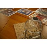 Clichés de sites d'orpaillage présentés au ministre des Outre-mer à la caserne du groupement de gendarmerie de Cayenne, en Guyane française.