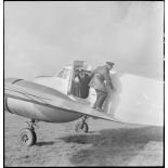 Visite du général de division aérienne Valin, Chef d'état-major de l'armée de l'Air, aux groupes Ile de France, Alsace, Cigognes et Berry  du Wing 145 engagés en Belgique et Hollande.