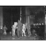 La danse de l'ours à l'ocasion de l'Arbre de Noël de l'Aviation au théatre du Chatelet.