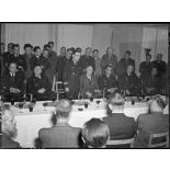 Réception au ministère de l'Air à Paris, en l'honneur du colonel Pouyade, commandant du régiment de chasse Normandie-Niemen.