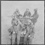 Départ en mission pour les pilotes du groupe de chasse III/6 Roussillon.