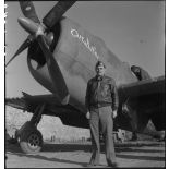 Pilote devant P-47.