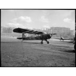 Taylorcraft Piper Cub vu de 3/4 avant droit.