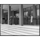 Arrivée du général d'armée aérienne René Bouscat, chef d'état-major de l'armée de l'Air à l'atelier industriel de l'Air (AIA) de Maison Blanche.